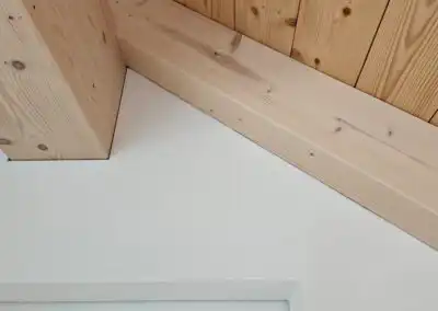 Gipserarbeiten Anschluss an Holzbauteile mit Schattenfuge