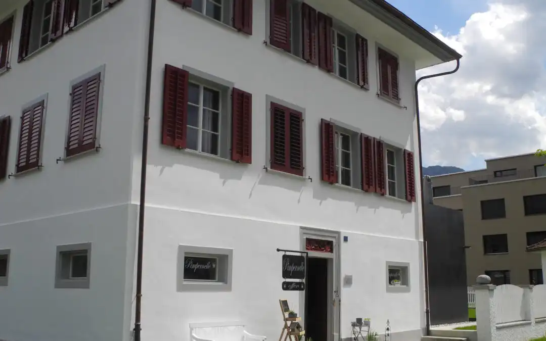 Fassadensanierung und Stuckaturen Mehrfamilienhaus Kerns